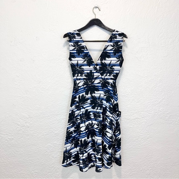 L'AGENCE 2 Dress Black Blue White Floral Palm - Picture 9 of 9